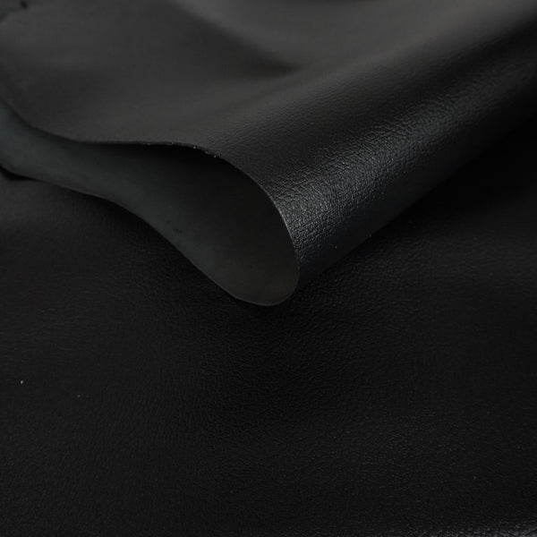 Cabra bombeada con cuerpo negro