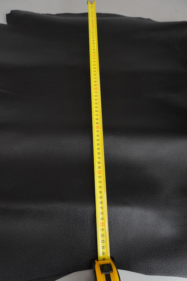 Cabra bombeada con cuerpo negro