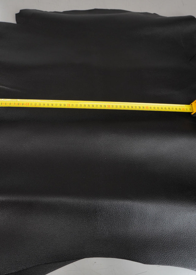 Cabra bombeada con cuerpo negro