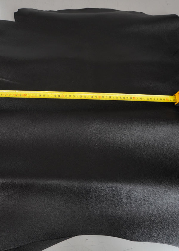 Cabra bombeada con cuerpo negro