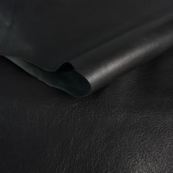 Piel de Cabra Negra con Flor | Cuero Flexible para Marroquinería