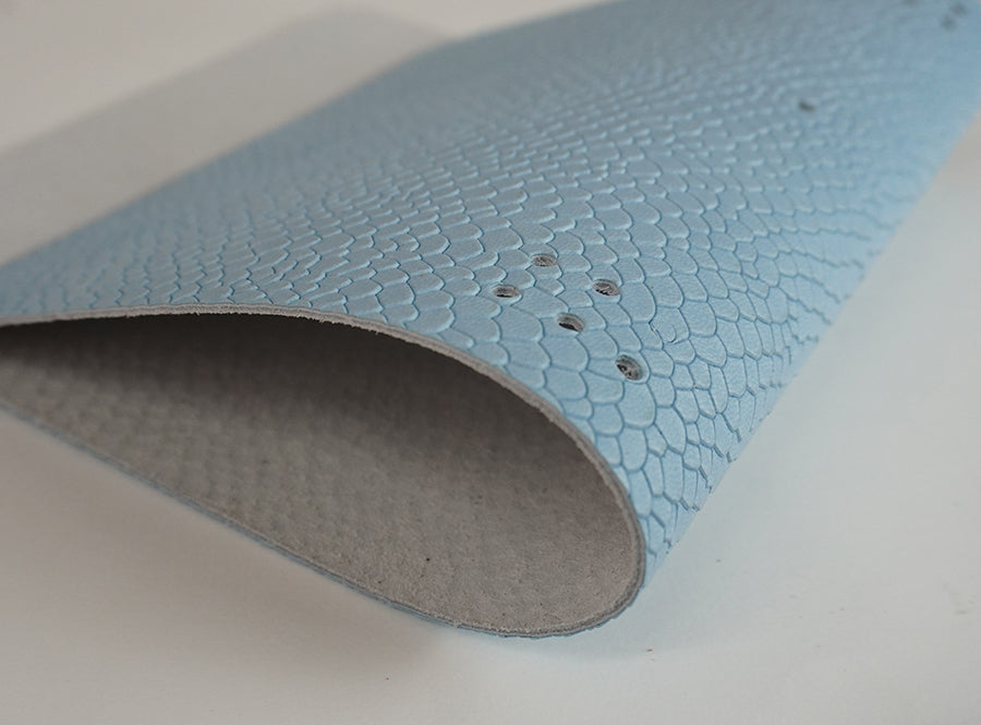 Cubierta de piel vacuno grabado celeste – A5 y Pocket