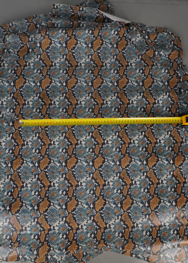 Piel de cabra serpiente flores azul