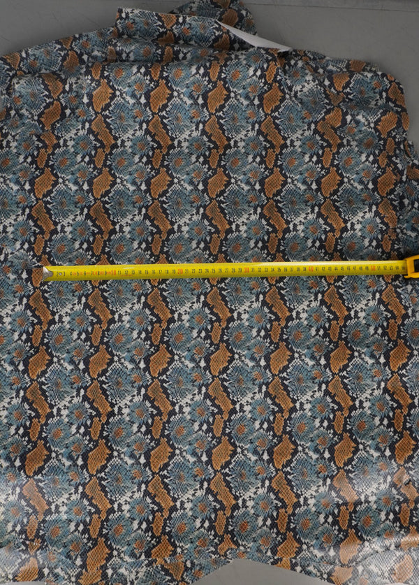 Piel de cabra serpiente flores azul