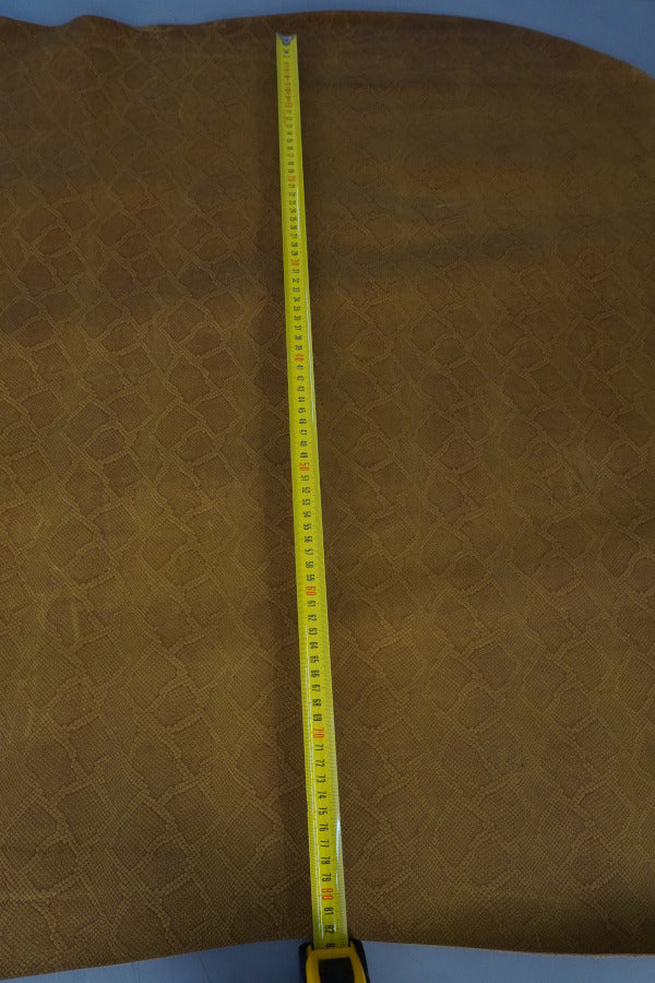 Retal de vacuno engrasado grabado serpiente