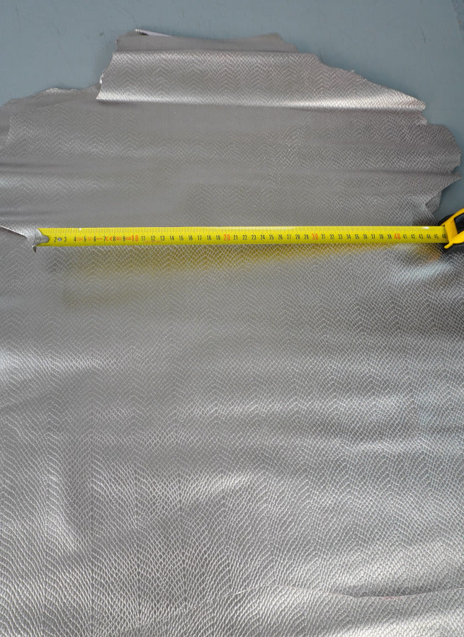 Piel de cabra grabada serpiente platino